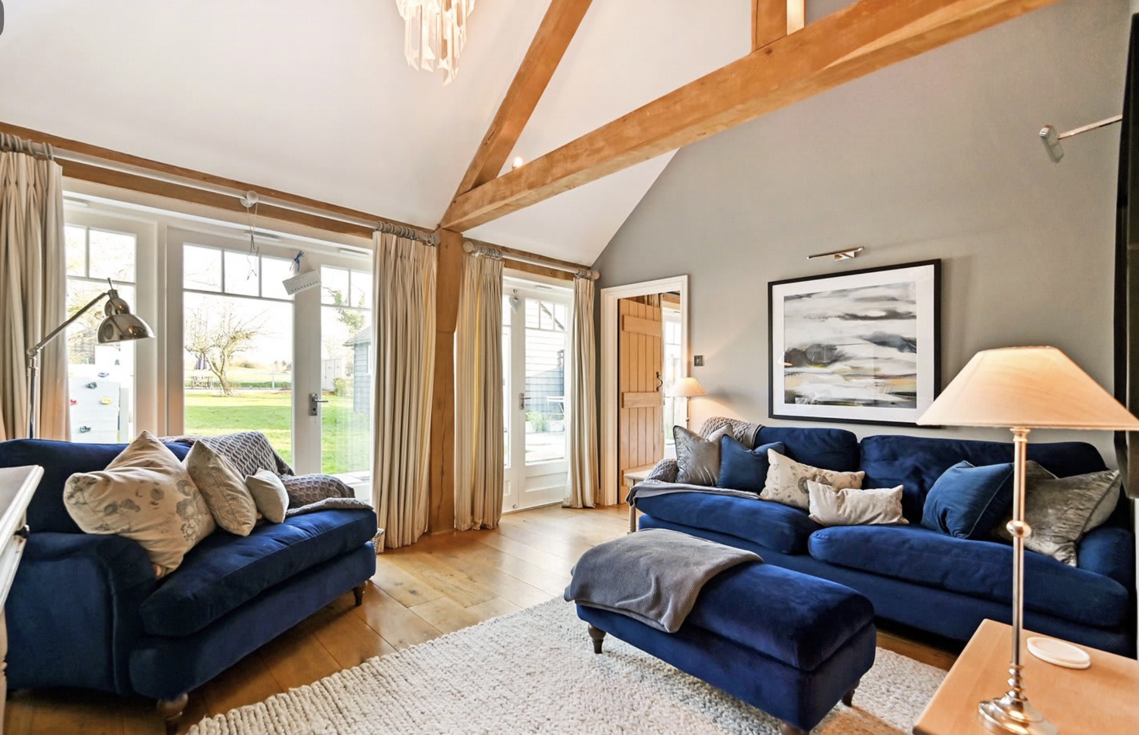 Oak beam ceiling detail